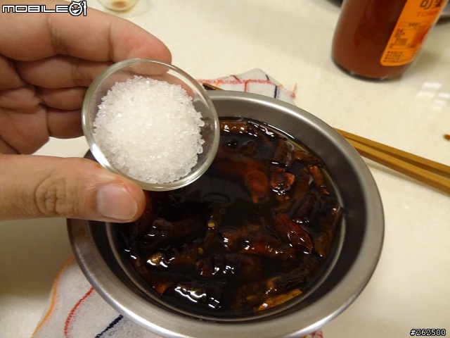 [chef料理廚房]"歪"國人覺得很怪的美味大變身。宮保皮蛋。(非黑暗料理)