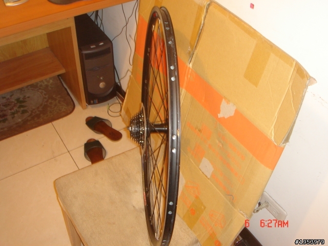 我買錯了......摔車...我的GT登山車后輪嚴重偏擺!需要快拆登山車后輪圈!