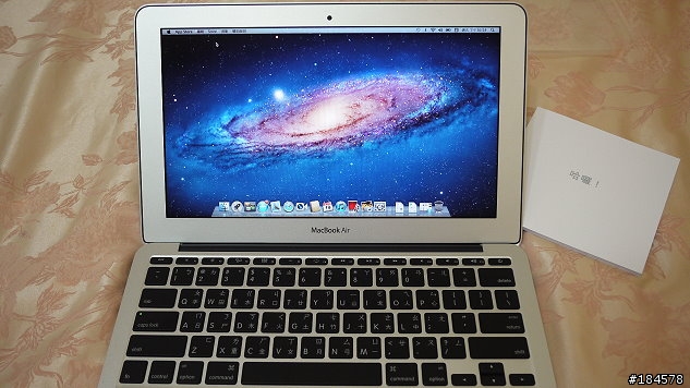 [開箱] 台灣版2011 年11' MAC book AIR 攻頂版開箱