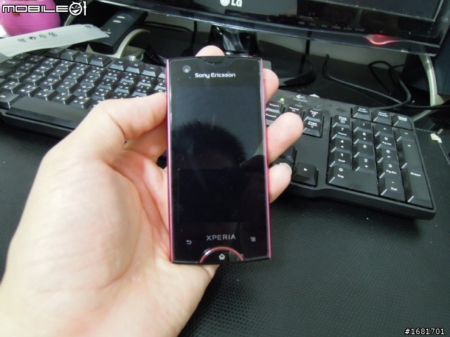 今日到貨SE Xperia Ray桃紅色簡單開箱！！
