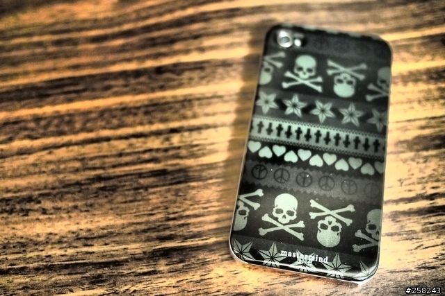 【西西分享】最昂貴的骷髏頭mastermind JAPAN x iPhone4