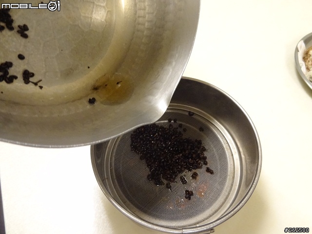 [chef料理廚房]"歪"國人覺得很怪的美味大變身。宮保皮蛋。(非黑暗料理)