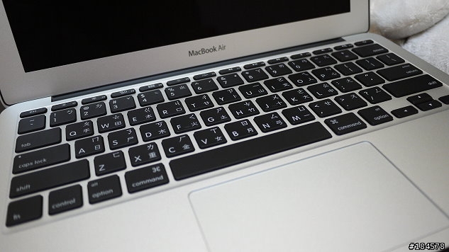 [開箱] 台灣版2011 年11' MAC book AIR 攻頂版開箱