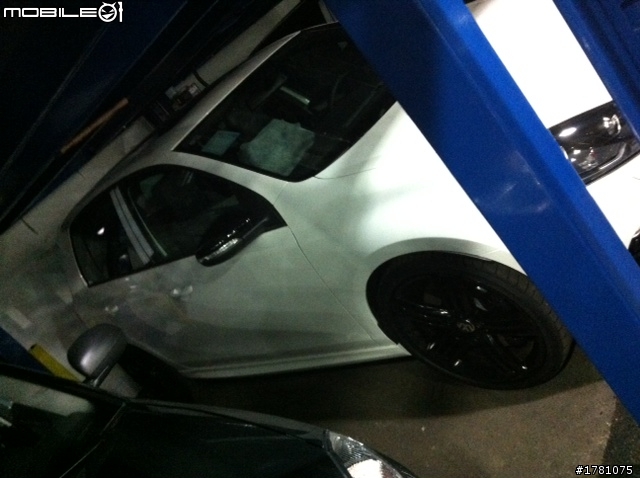 看車看到Golf R 新車！
