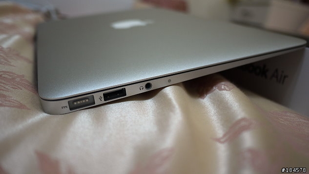 [開箱] 台灣版2011 年11' MAC book AIR 攻頂版開箱