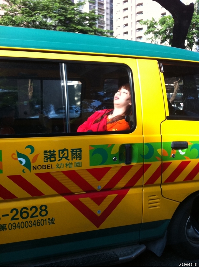 誇張的幼稚園老師