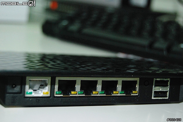 [開箱] FTTx 光纖機 ! ! ASUS RT-N56U 配 HiNet 50M/5M 實測 (8/19更新)