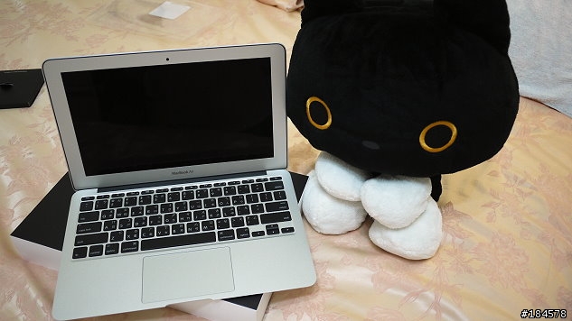 [開箱] 台灣版2011 年11' MAC book AIR 攻頂版開箱