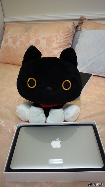 [開箱] 台灣版2011 年11' MAC book AIR 攻頂版開箱