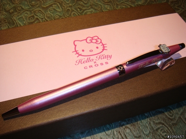 當日本Hello Kitty凱蒂貓遇上美國名筆大廠CROSS!美日混血的結晶