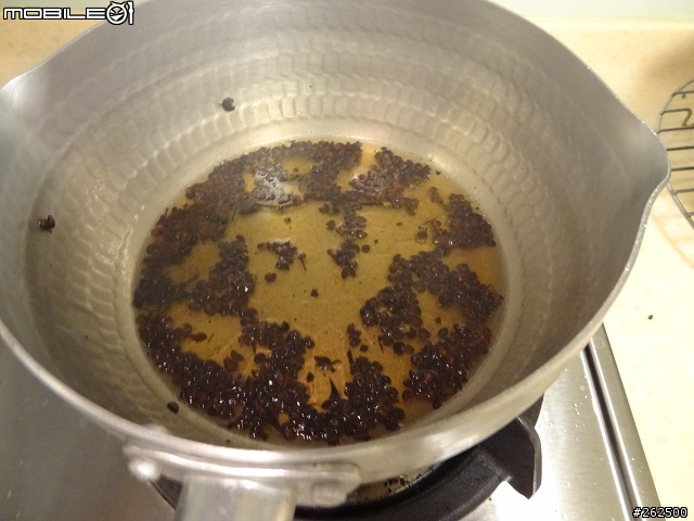[chef料理廚房]"歪"國人覺得很怪的美味大變身。宮保皮蛋。(非黑暗料理)