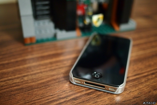 【西西分享】最昂貴的骷髏頭mastermind JAPAN x iPhone4
