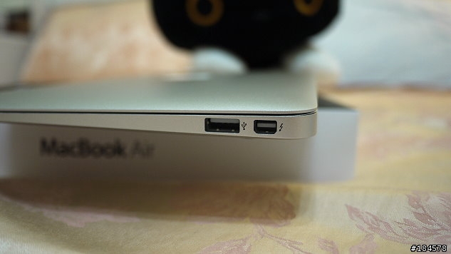 [開箱] 台灣版2011 年11' MAC book AIR 攻頂版開箱