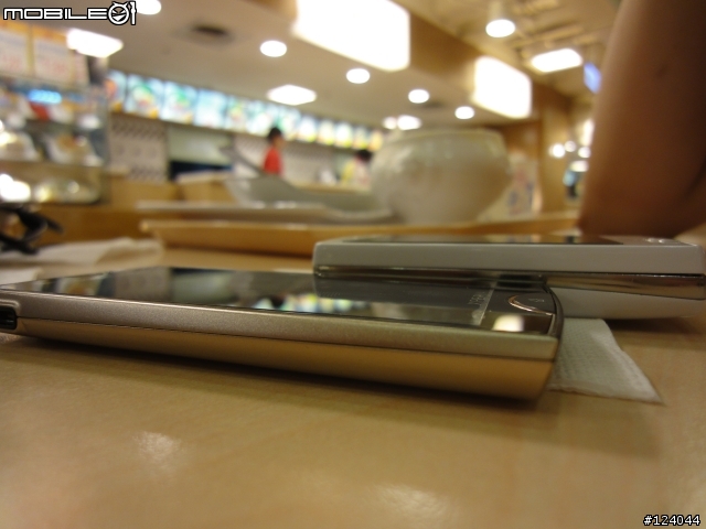 外觀與螢幕 看一看 SE Xperia mini pro 與 SE Xperia ray