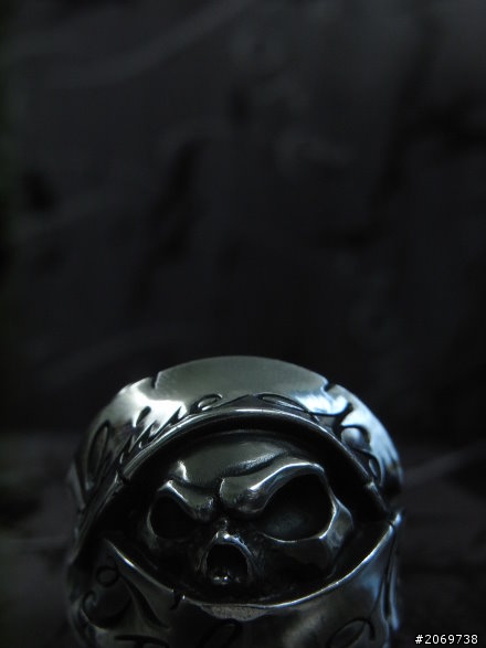 分享一下Rat Race的卷軸Skull戒指