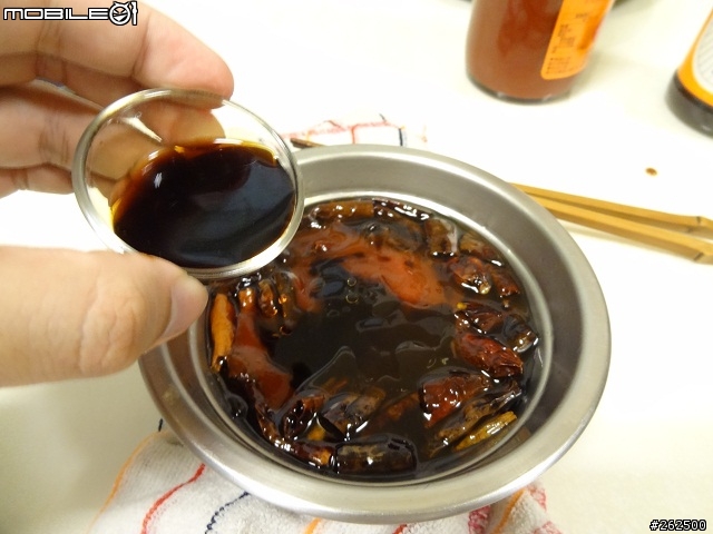 [chef料理廚房]"歪"國人覺得很怪的美味大變身。宮保皮蛋。(非黑暗料理)