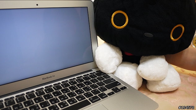 [開箱] 台灣版2011 年11' MAC book AIR 攻頂版開箱