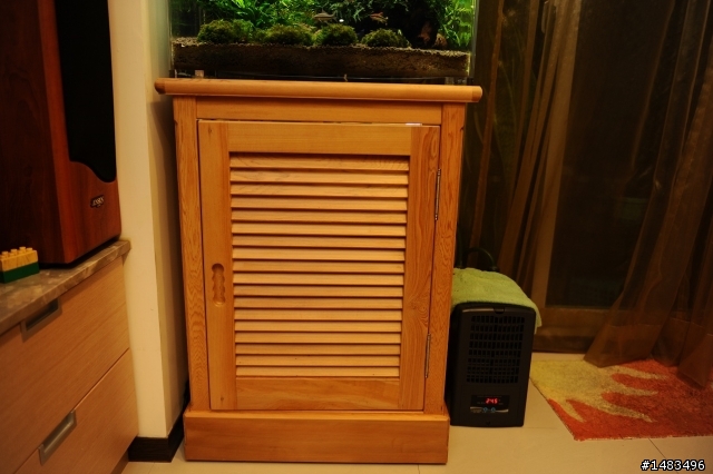 水晶缸加檜木櫃真是絕配