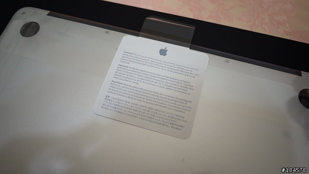 [開箱] 台灣版2011 年11' MAC book AIR 攻頂版開箱