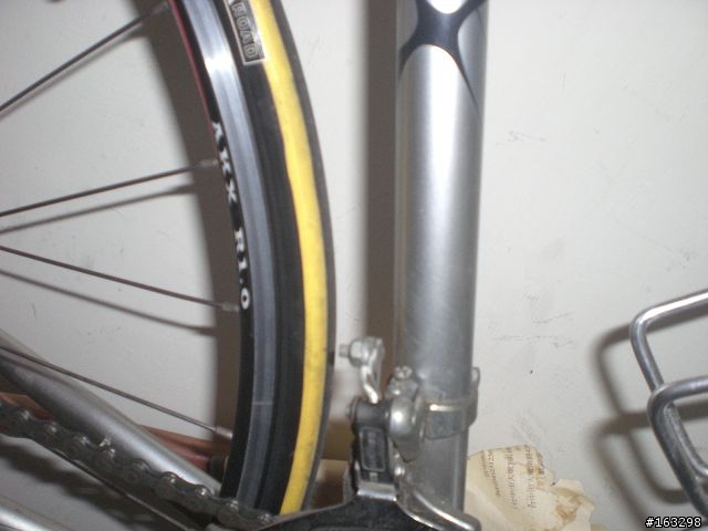 請教各位一台老鋼管車~R1000的問題