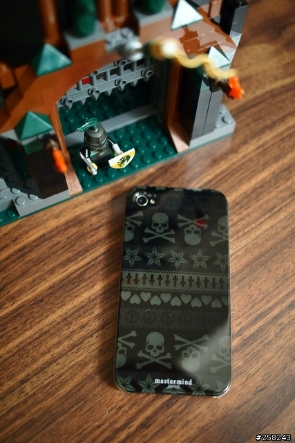 【西西分享】最昂貴的骷髏頭mastermind JAPAN x iPhone4