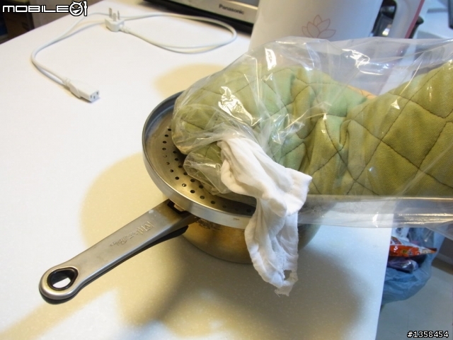 用豆漿機煮好豆漿後，我是這樣過濾的～分享一下～（其實也不是多便利的方法…）