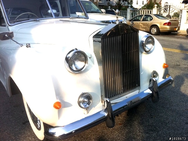 街角遇到 RR 性感女神 王妃公主號 Rolls Royce... 但是她已是50歲了！！