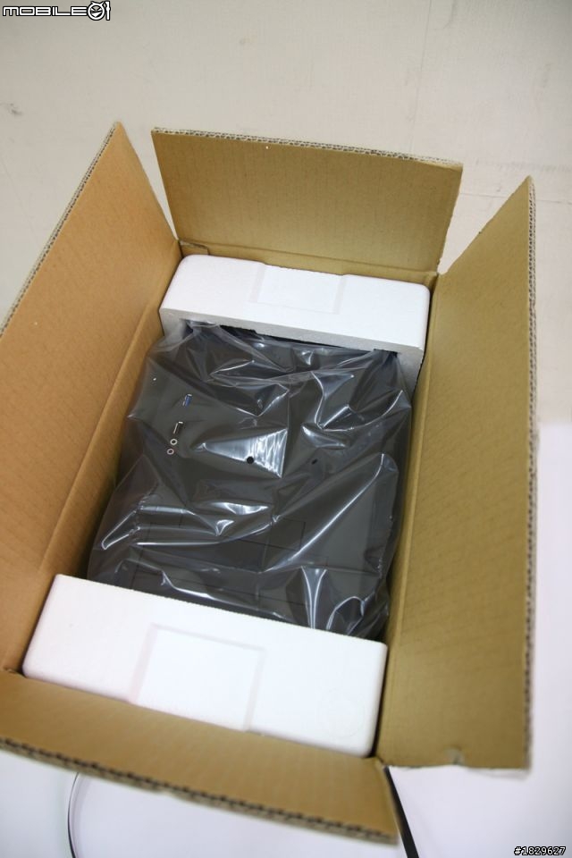 [平民開箱] 全鋁機殼 LIAN LI 聯力 最新小機殼大空間 PC-A05FN (USB3.0) 火熱裝機