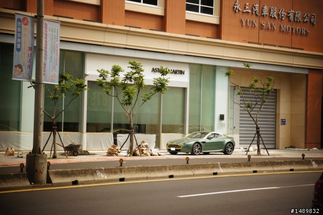 Aston Martin  Bentley Roll Royce