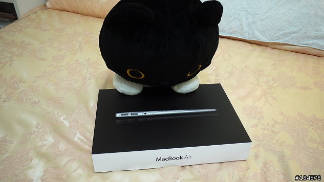 [開箱] 台灣版2011 年11' MAC book AIR 攻頂版開箱