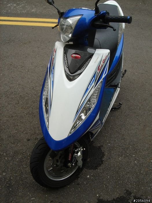 光陽 JR100 081-EEV 環球電影院對面人行道失竊