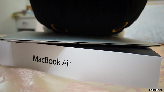 [開箱] 台灣版2011 年11' MAC book AIR 攻頂版開箱