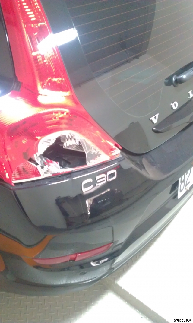求助！！！volvo c30被撞了