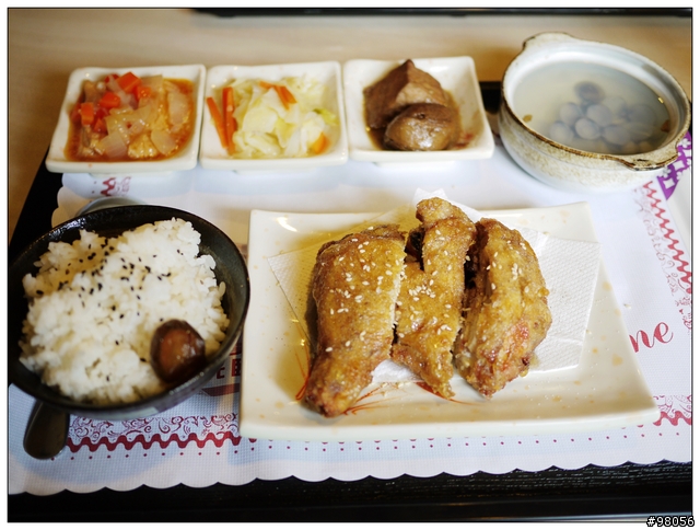 隱藏在巷弄之間的美食--瘋公仔~紅磚廚房