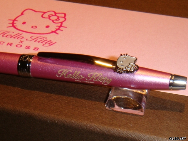 當日本Hello Kitty凱蒂貓遇上美國名筆大廠CROSS!美日混血的結晶