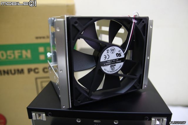 [平民開箱] 全鋁機殼 LIAN LI 聯力 最新小機殼大空間 PC-A05FN (USB3.0) 火熱裝機