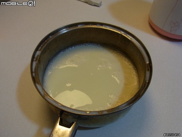 用豆漿機煮好豆漿後，我是這樣過濾的～分享一下～（其實也不是多便利的方法…）