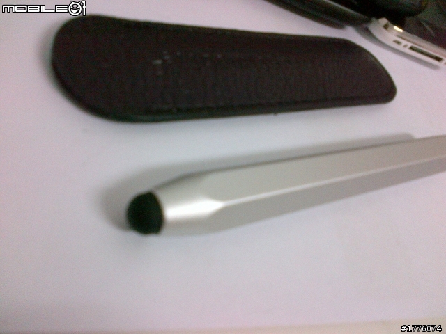 簡單開箱Blackberry 9900(8/24小更新）