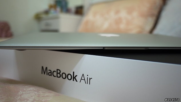 [開箱] 台灣版2011 年11' MAC book AIR 攻頂版開箱