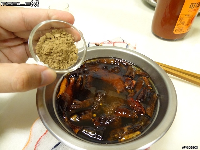 [chef料理廚房]"歪"國人覺得很怪的美味大變身。宮保皮蛋。(非黑暗料理)