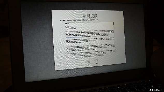 [開箱] 台灣版2011 年11' MAC book AIR 攻頂版開箱
