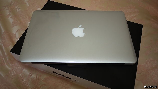 [開箱] 台灣版2011 年11' MAC book AIR 攻頂版開箱