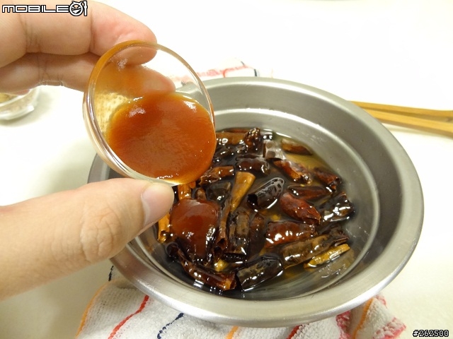 [chef料理廚房]"歪"國人覺得很怪的美味大變身。宮保皮蛋。(非黑暗料理)