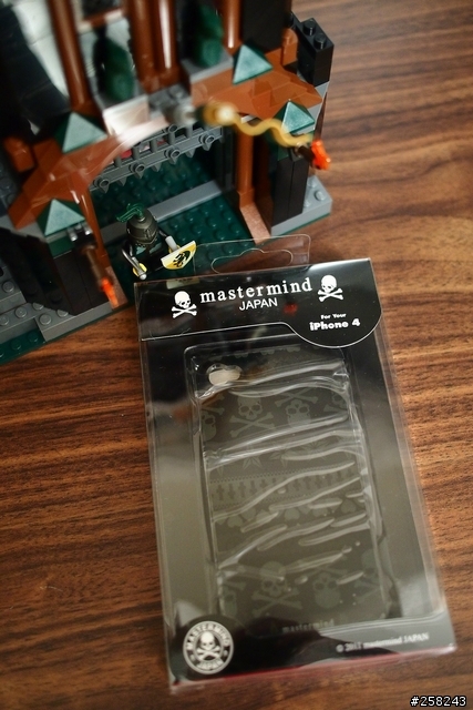 【西西分享】最昂貴的骷髏頭mastermind JAPAN x iPhone4