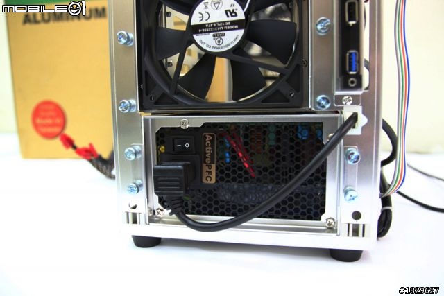 [平民開箱] 全鋁機殼 LIAN LI 聯力 最新小機殼大空間 PC-A05FN (USB3.0) 火熱裝機