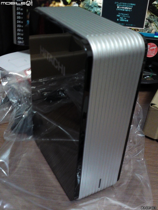 [開箱] HITACHI 日立 2TB TOURO Desk PRO 鏡面黑USB3.0 (3年保)-3.5吋行動硬碟開箱啦~~