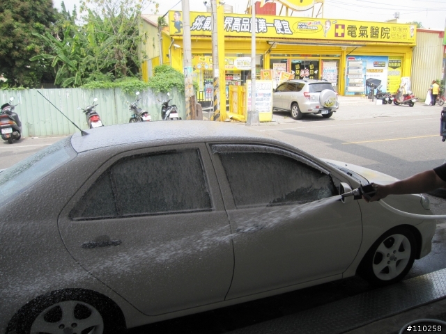 [分享] 車體鍍膜-初體驗分享!附帶外行人八天後洗車分享(抗汙、洗淨容易度測試影片)