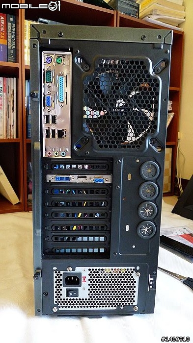 [開箱] CORSAIR 400R