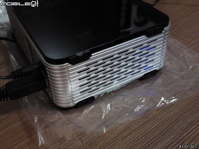 [開箱] HITACHI 日立 2TB TOURO Desk PRO 鏡面黑USB3.0 (3年保)-3.5吋行動硬碟開箱啦~~