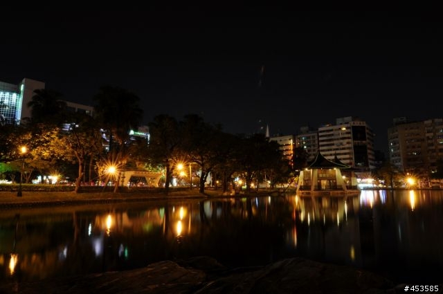 Nikon 14-24 f2.8 夜拍耀光問題請教